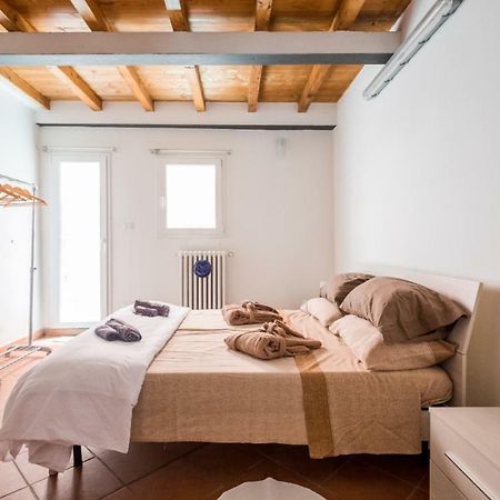 Whouse Suite Apartment Mirasole Bologna Bagian luar foto