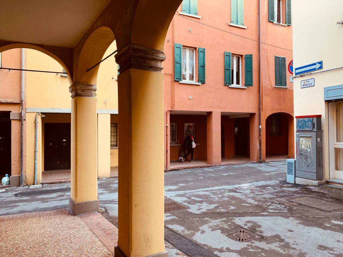 Whouse Suite Apartment Mirasole Bologna Bagian luar foto