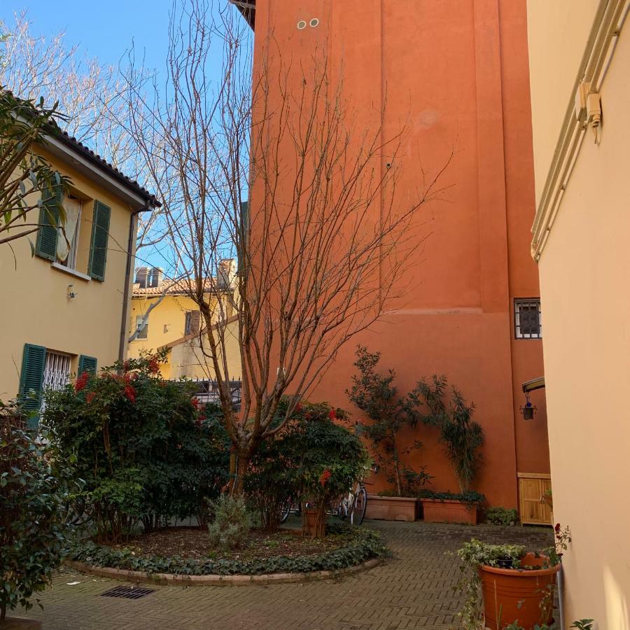 Whouse Suite Apartment Mirasole Bologna Bagian luar foto