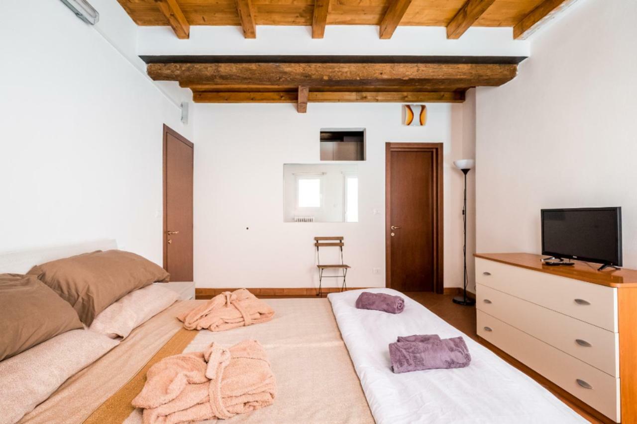 Whouse Suite Apartment Mirasole Bologna Bagian luar foto